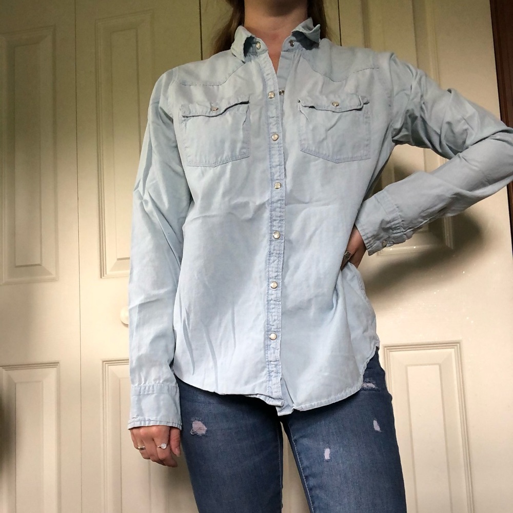 SOLD: Hollister denim button up